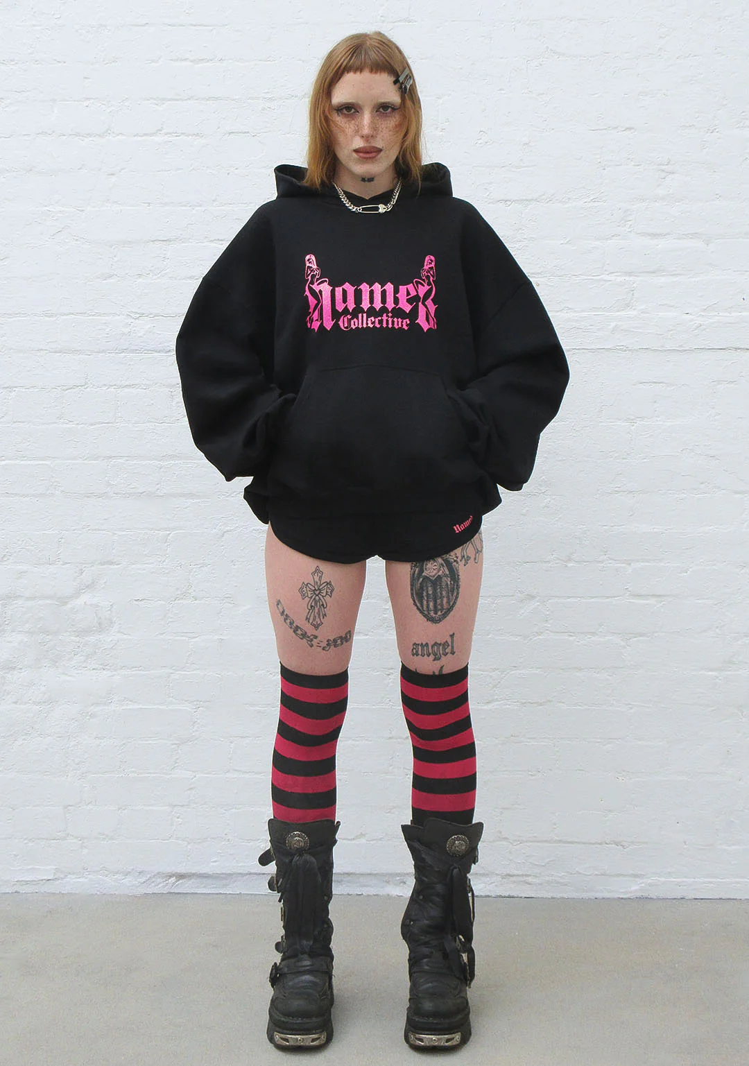 ACCEPTING TIPS GLITTER LOGO PULLOVER HOODIE BLACK - Image 2