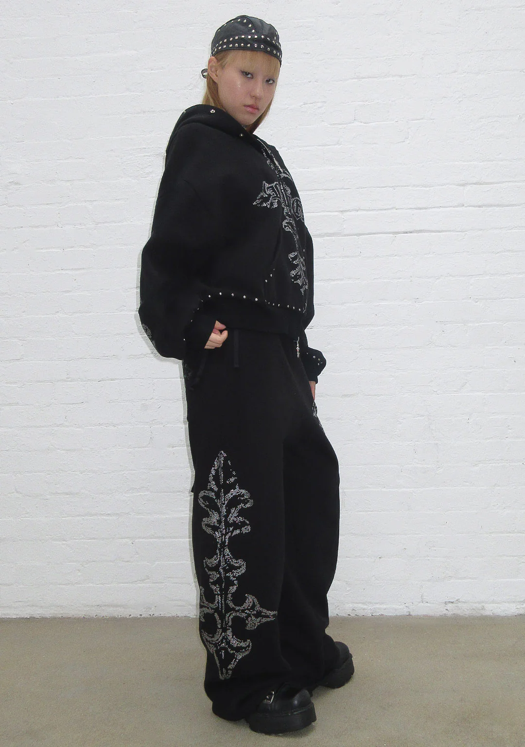 FERAL STUDDED OVERSIZED SWEATPANTS BLACK - Image 9