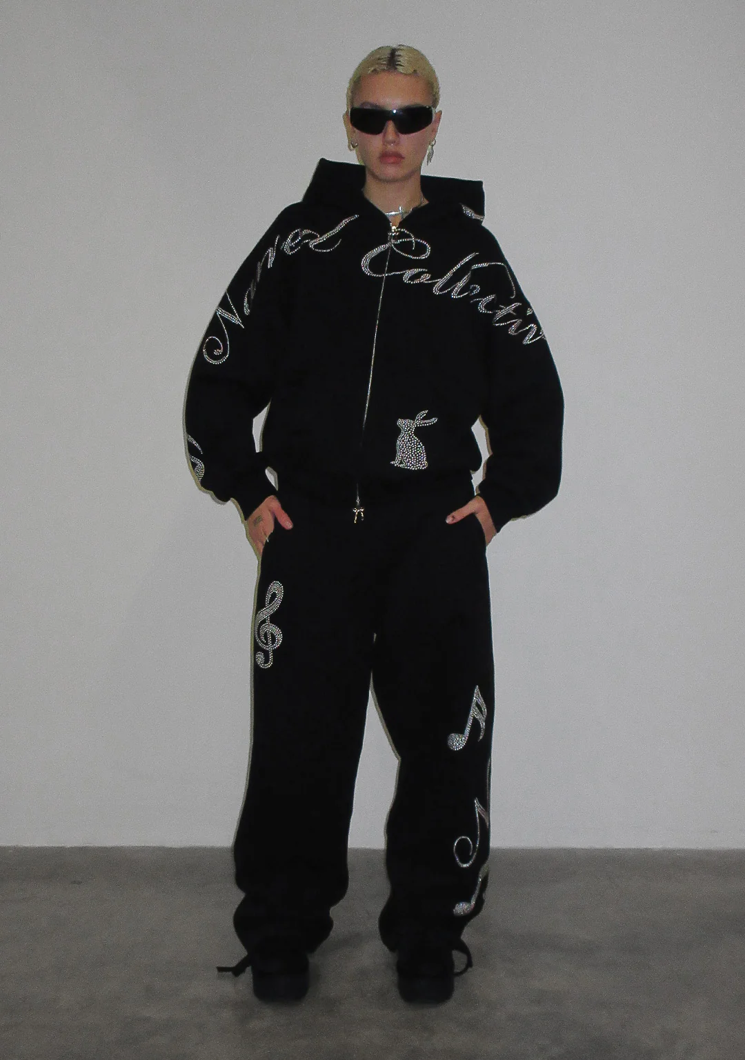MUSE STUDDED OVERSIZED SWEATPANTS BLACK - Image 2