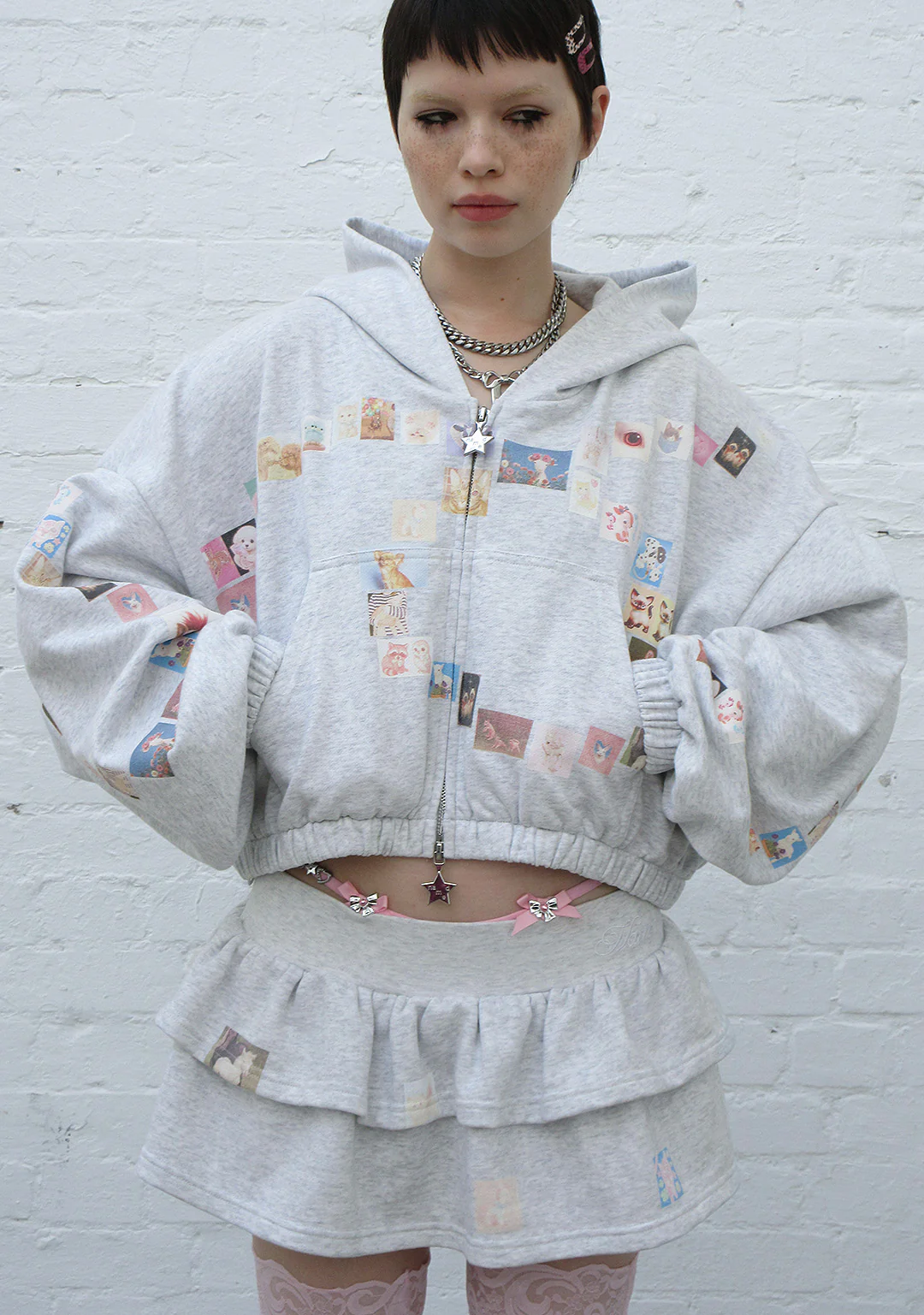 TRINKET MOTIF CROP ZIP HOODIE GREY MARL - Image 2